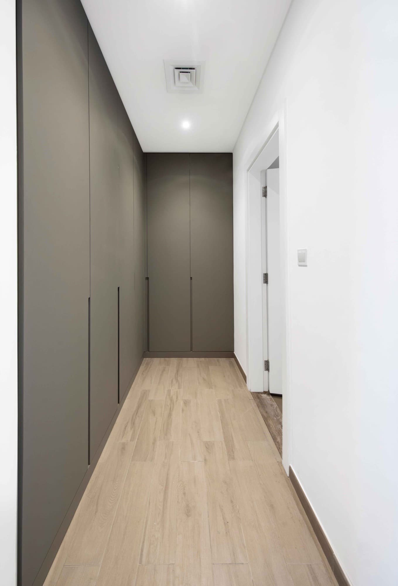 Eaton Place interior — 25