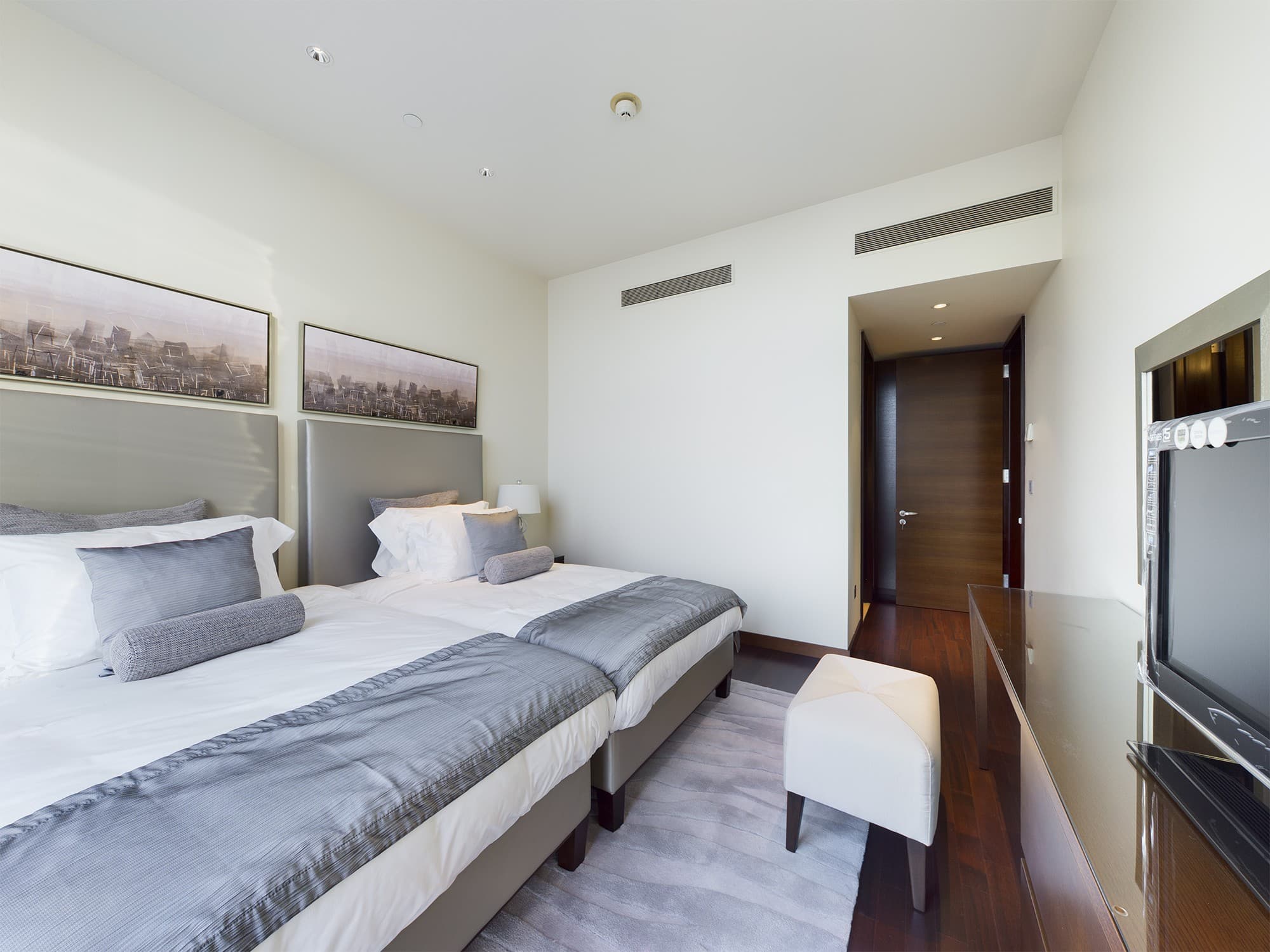 Burj Khalifa Residences interior — 37