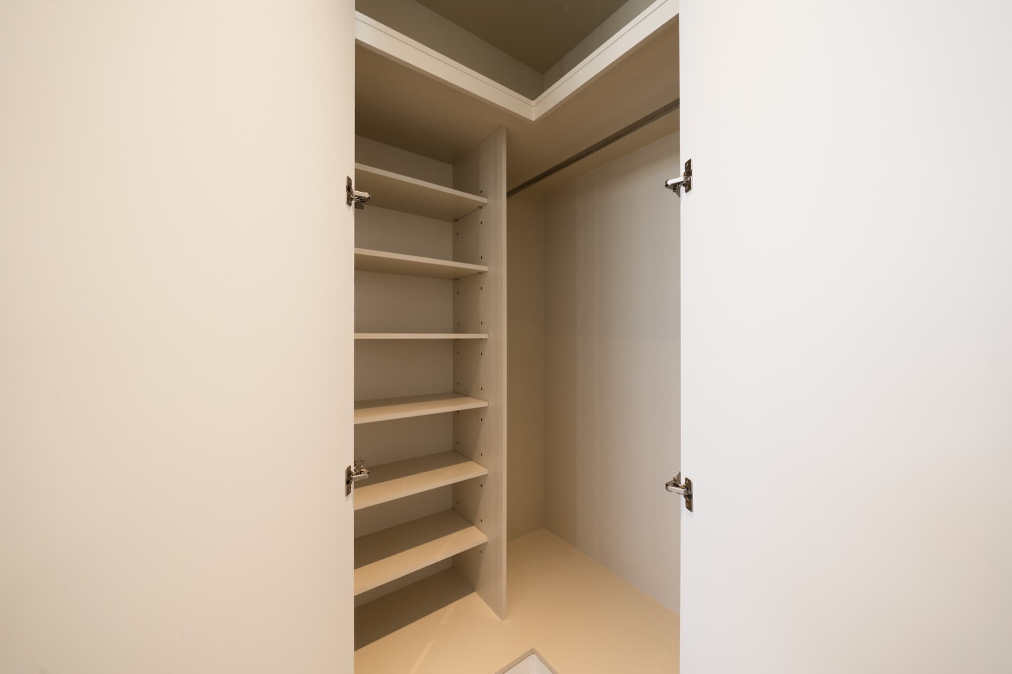 Belgravia 3 interior — 73